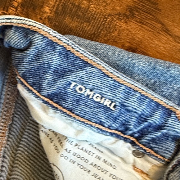 American Eagle Outfitters Light Blue Denim Jeans, Tomgirl fit size 4 - Picture 5 of 8